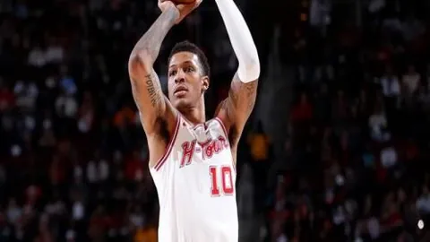 勇士首战遇挫，施羅德表现低迷，对阵灰熊惨遭51分惨败，投篮低迷仅得2分